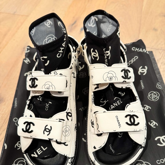 Shoes - Picture 2 of 3